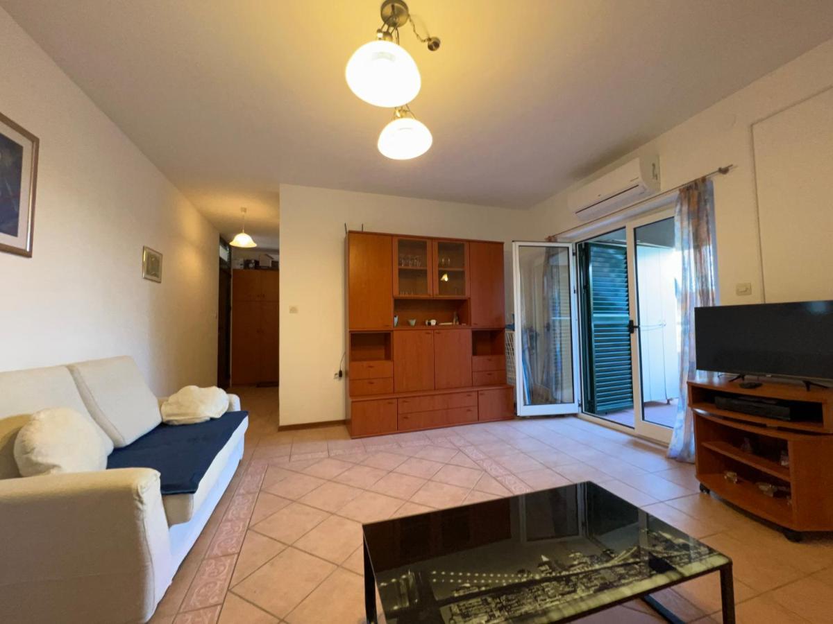 Apartment Luka Novalja Eksteriør billede